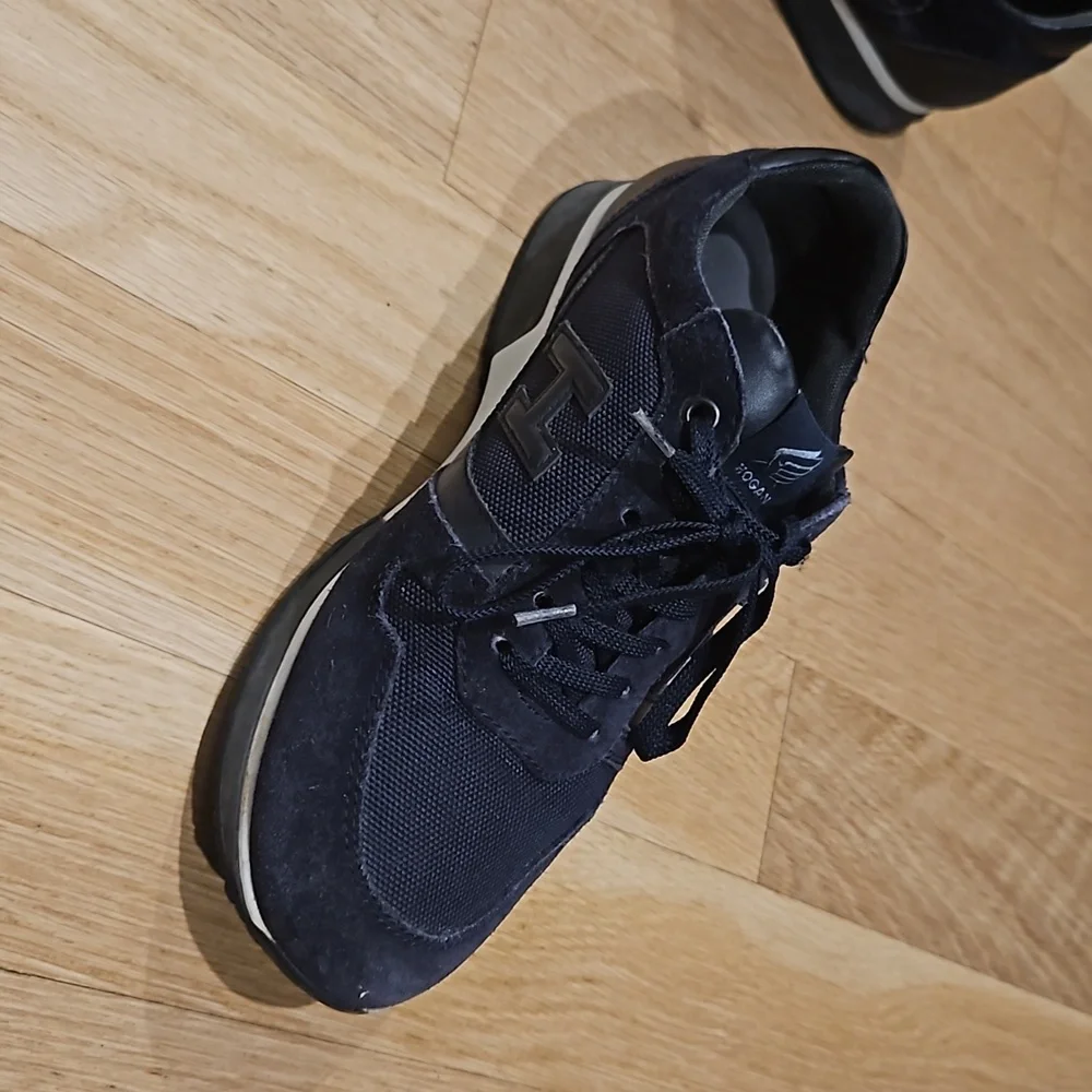 Hogan size 7 navy sneakers. Very good condition